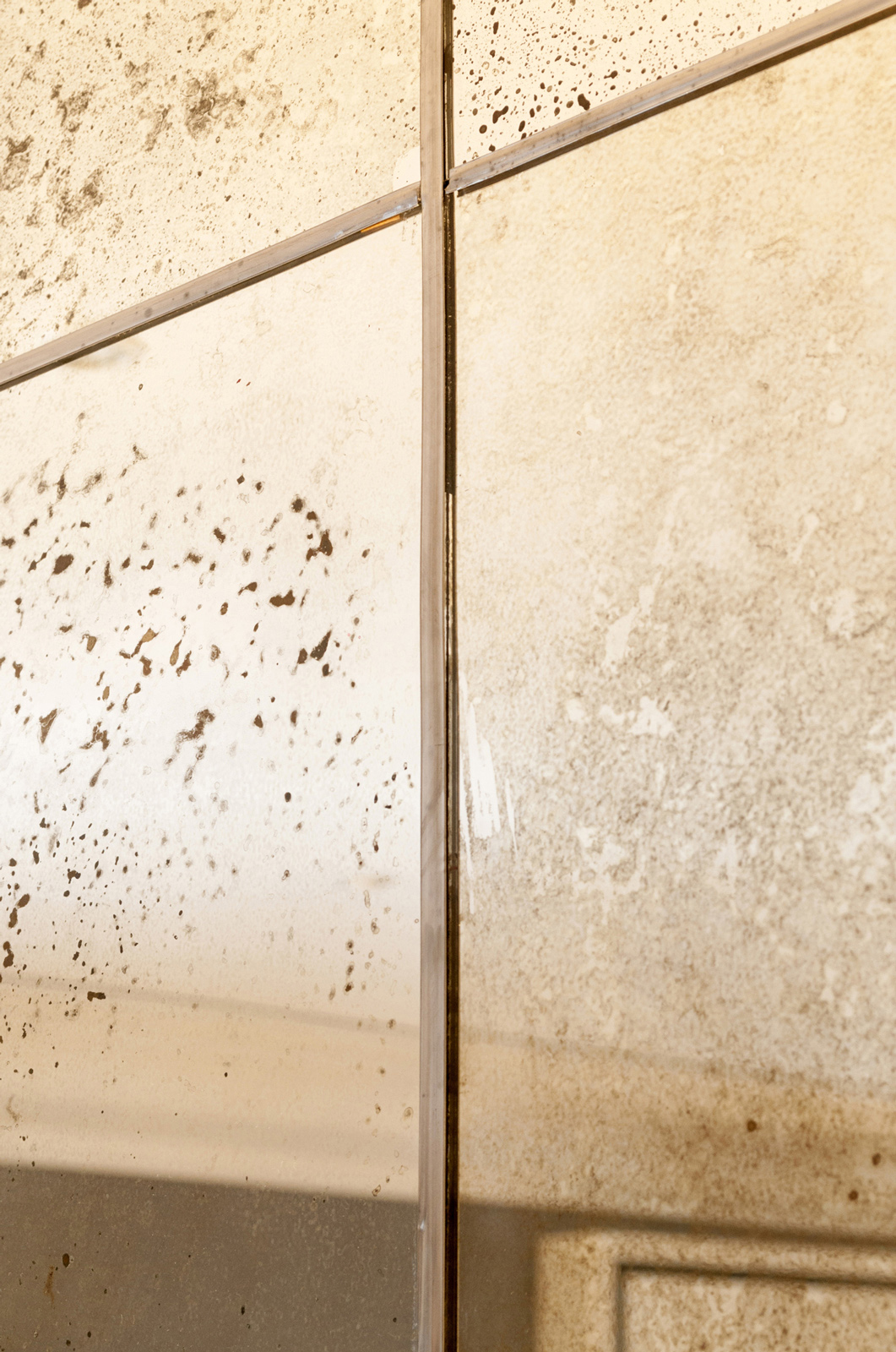 Mural de Espejos Envejecidos de Arantxa Hergueta